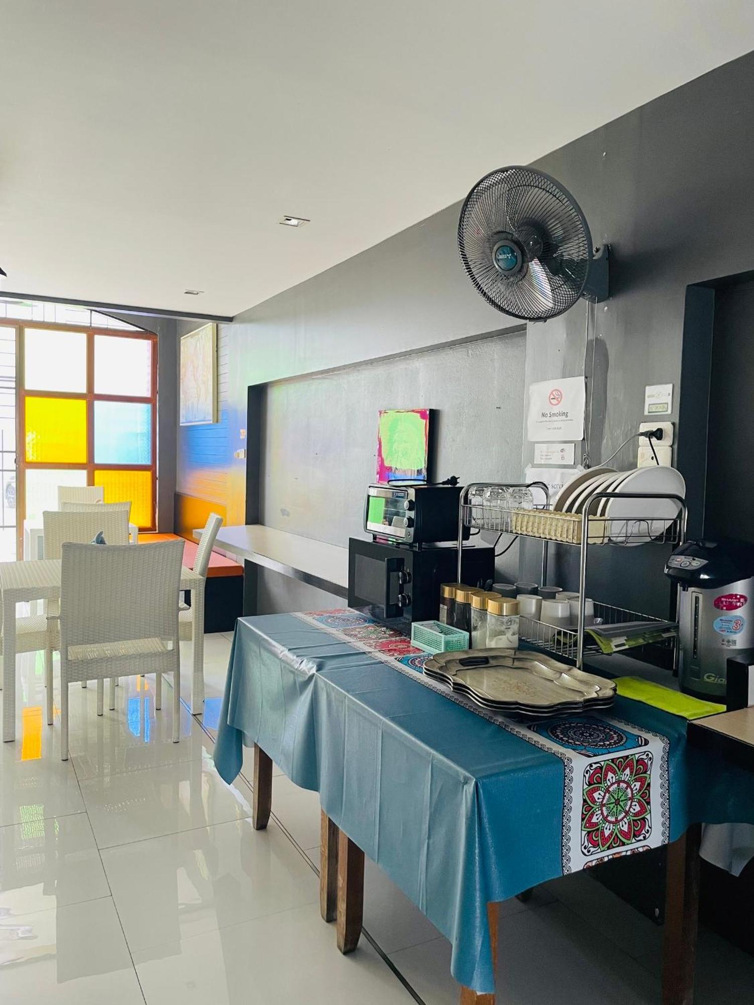 Hostel Rabbitel Phuket Exterior foto